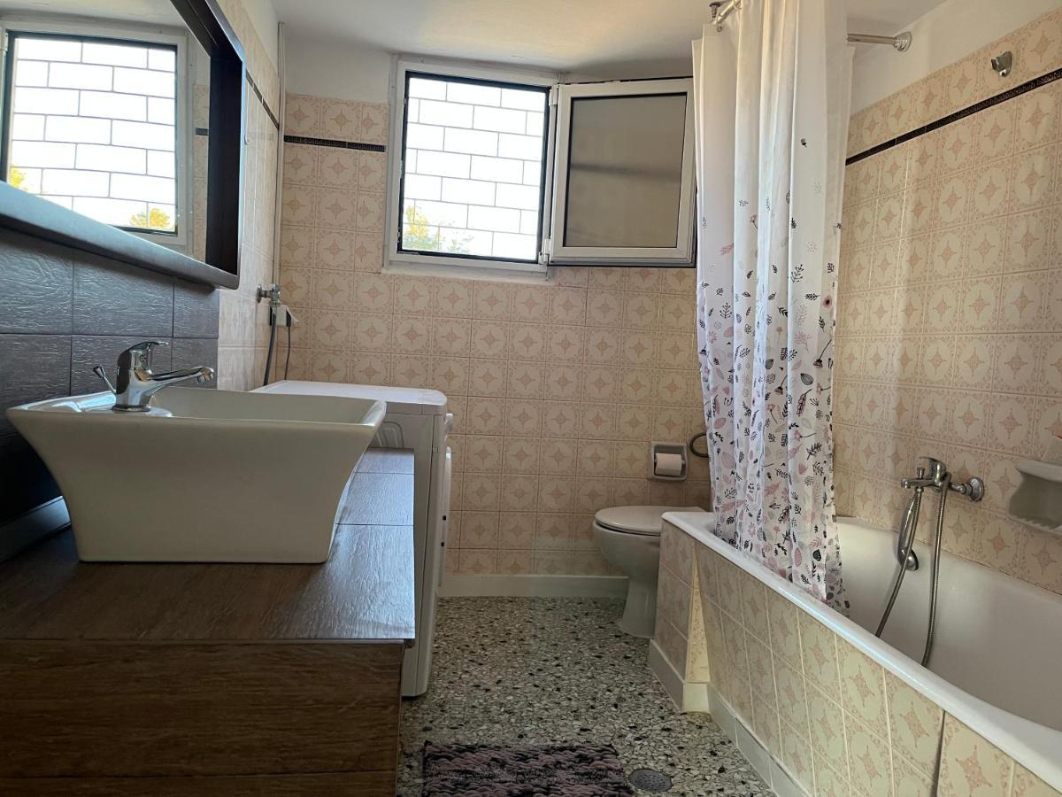 Athens Riviera: 2 Bed / 3' Walk From The Beach Agia Marina  Bagian luar foto